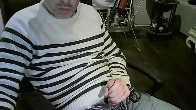 Snapshot of Chrisprngr chatting on October 27, 2025, 5:28 pm Chrisprngr online show from October 27, 2025, 5:28 pm