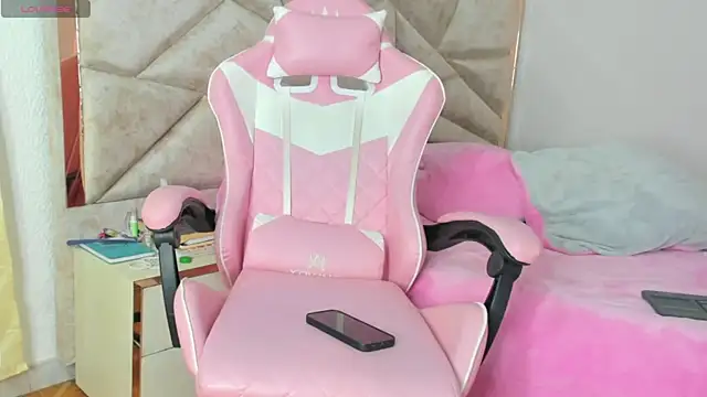 kendal hot01 online show from October 5, 2025, 10:51 pm