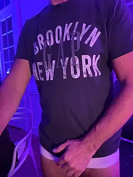 Snapshot of friendswithben33 chatting on February 25, 2026, 12:42 am friendswithben33 online show from February 25, 2026, 12:42 am