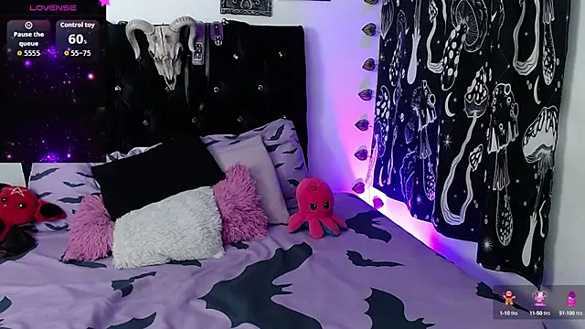 mayaREDdoll online show from October 14, 2025, 4:46 am