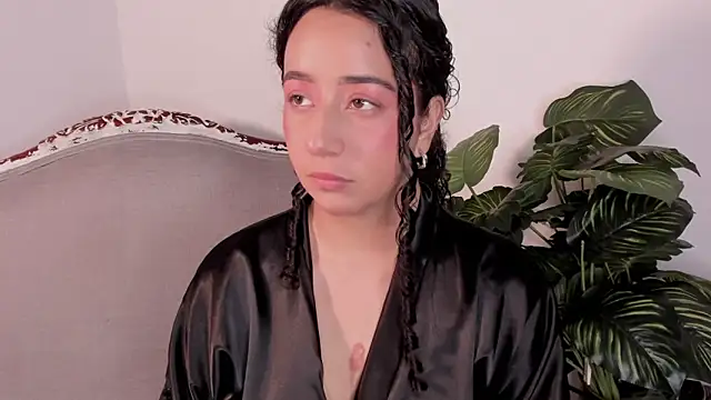 Snapshot of BellaSwwan chatting on November 14, 2025, 1:43 pm BellaSwwan online show from November 14, 2025, 1:43 pm