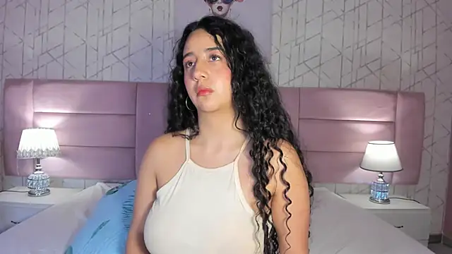 Snapshot of BellaSwwan chatting on December 13, 2025, 7:53 pm BellaSwwan online show from December 13, 2025, 7:53 pm