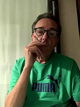 Snapshot of KeepCoolForever chatting on October 19, 2025, 8:53 pm KeepCoolForever online show from October 19, 2025, 8:53 pm