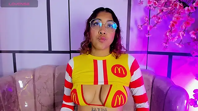 Snapshot of Olivejoness chatting on October 22, 2025, 4:57 am Olivejoness online show from October 22, 2025, 4:57 am