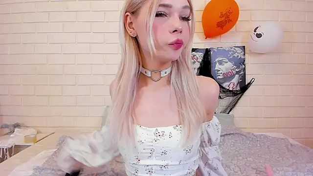 Snapshot of Blondy_Fina chatting on November 6, 2025, 4:46 am Blondy Fina online show from November 6, 2025, 4:46 am