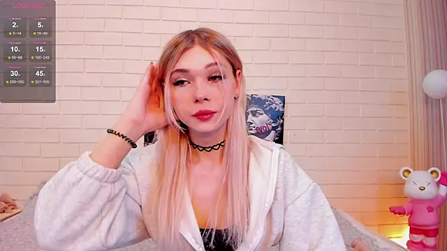 Snapshot of Blondy_Fina chatting on December 1, 2025, 4:17 am Blondy Fina online show from December 1, 2025, 4:17 am