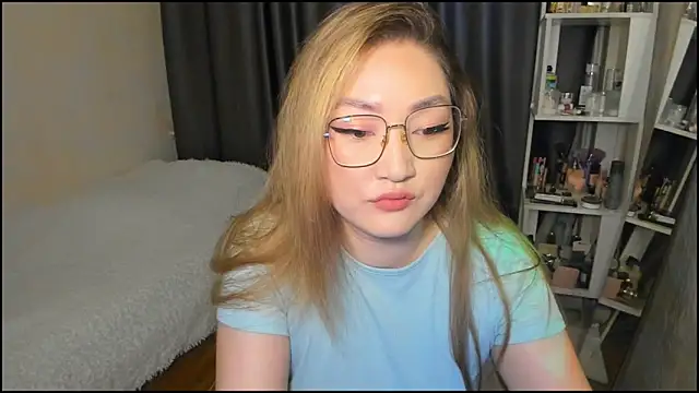 Snapshot of lyra_x chatting on February 7, 2026, 1:37 pm lyra x online show from February 7, 2026, 1:37 pm