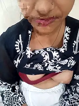 Neha Tyagi online show from October 10, 2025, 5:17 am