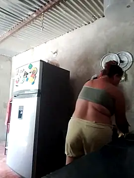 yyuly online show from October 3, 2025, 3:31 pm