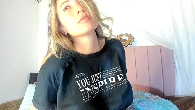 Snapshot of Tania_xw chatting on November 11, 2025, 1:05 am Tania xw online show from November 11, 2025, 1:05 am