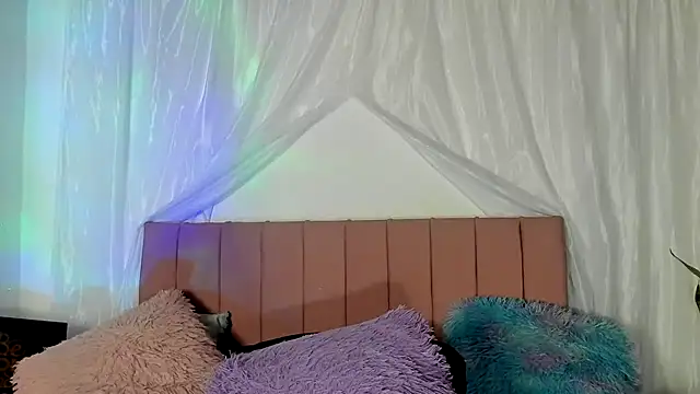 Snapshot of Tania_xw chatting on November 19, 2025, 3:06 am Tania xw online show from November 19, 2025, 3:06 am