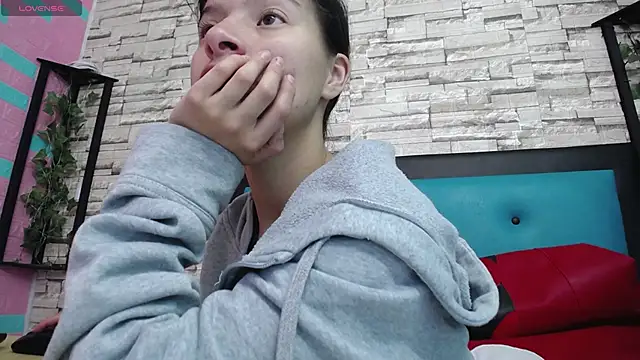 Snapshot of maily_can chatting on September 10, 2025, 1:11 pm maily can online show from September 10, 2025, 1:11 pm