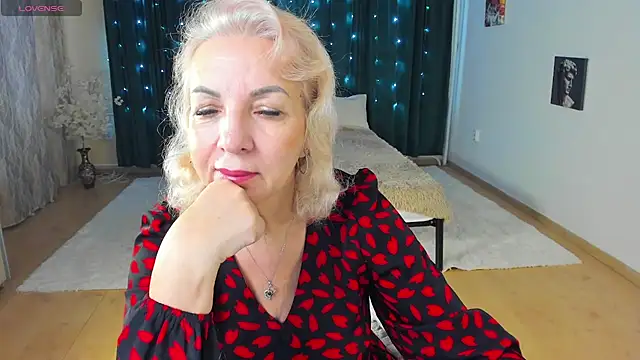 LiliaMoons online show from March 18, 2026, 9:01 am