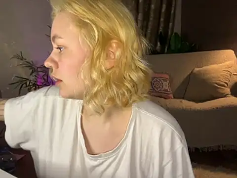 MoonIvy  online show from March 2, 2026, 7:10 pm