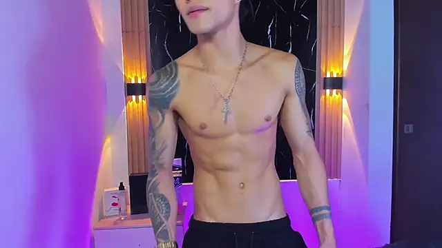 Wyatt Rose online show from November 5, 2025, 3:50 am