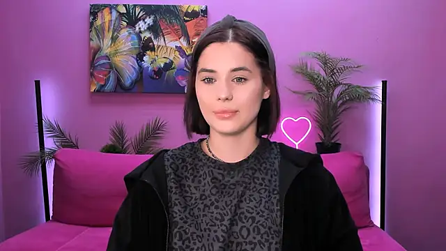 lil angel  online show from October 27, 2025, 9:02 am