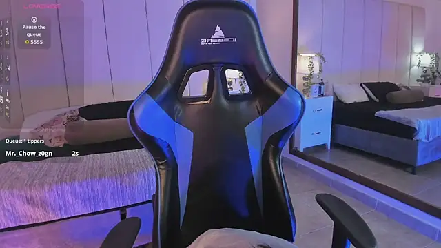 mia rousse25 online show from December 2, 2025, 1:39 pm