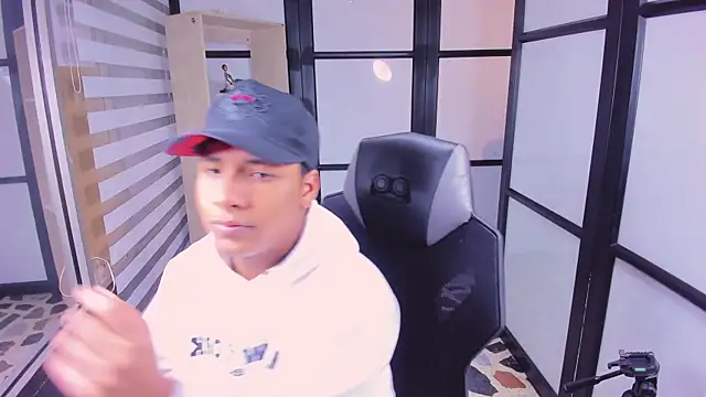 IsaacBlack  online show from October 14, 2025, 4:13 am