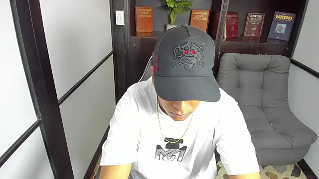 IsaacBlack  online show from October 17, 2025, 4:37 am