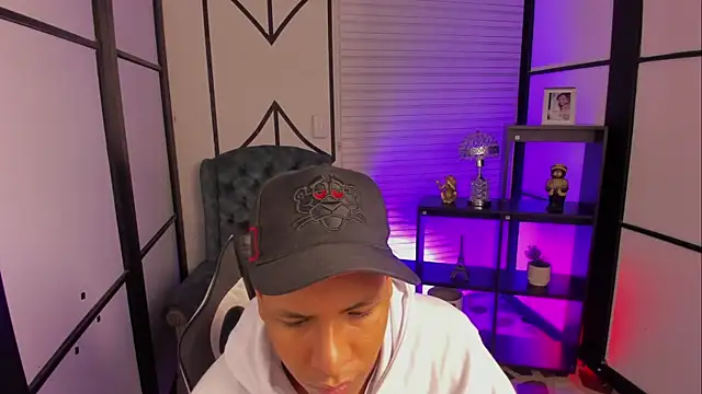 IsaacBlack  online show from October 22, 2025, 4:24 am