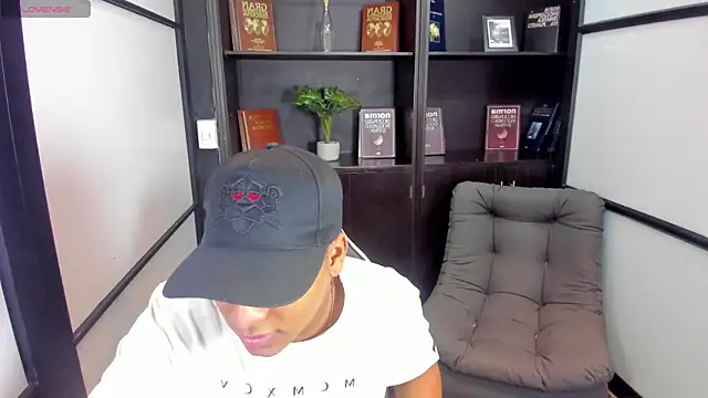 IsaacBlack  online show from October 30, 2025, 4:36 am