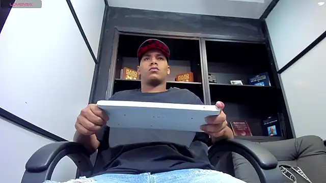 IsaacBlack  online show from November 1, 2025, 4:03 am