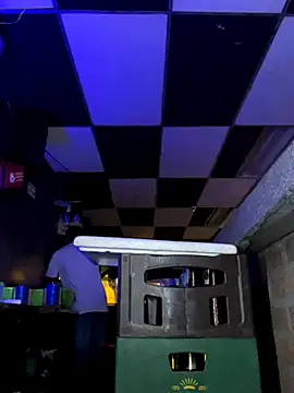 IsaacBlack  online show from November 5, 2025, 3:50 am