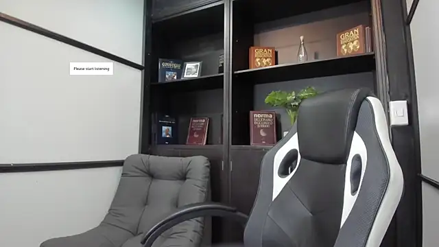 IsaacBlack  online show from November 6, 2025, 4:35 am