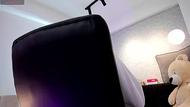 lily cash1 online show from February 17, 2026, 12:45 pm