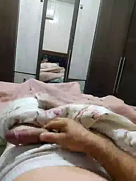 Gustavo198045 online show from November 17, 2025, 3:56 am