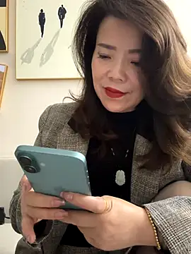 Snapshot of anna_yngs chatting on October 6, 2025, 1:58 am anna yngs online show from October 6, 2025, 1:58 am