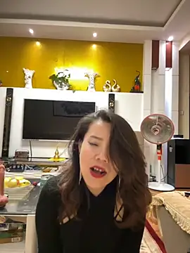 Snapshot of anna_yngs chatting on October 21, 2025, 11:11 am anna yngs online show from October 21, 2025, 11:11 am