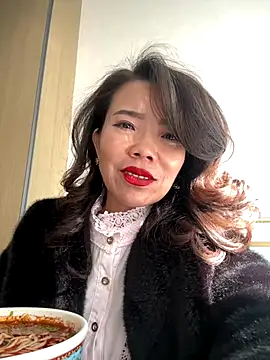 Snapshot of anna_yngs chatting on November 4, 2025, 7:07 am anna yngs online show from November 4, 2025, 7:07 am