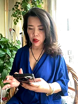 Snapshot of anna_yngs chatting on November 6, 2025, 2:23 am anna yngs online show from November 6, 2025, 2:23 am