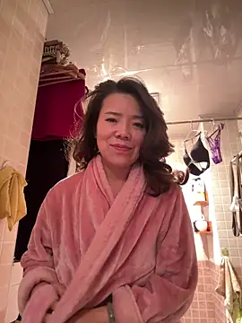 Snapshot of anna_yngs chatting on November 8, 2025, 12:00 am anna yngs online show from November 8, 2025, 12:00 am