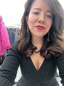 Snapshot of anna_yngs chatting on November 9, 2025, 12:25 pm anna yngs online show from November 9, 2025, 12:25 pm