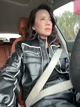 Snapshot of anna_yngs chatting on November 12, 2025, 7:42 am anna yngs online show from November 12, 2025, 7:42 am