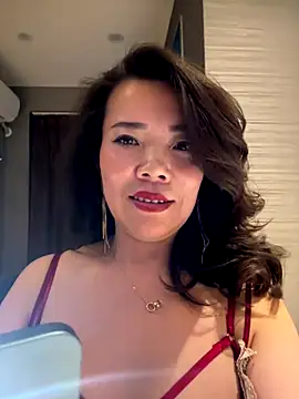 Snapshot of anna_yngs chatting on November 24, 2025, 2:06 pm anna yngs online show from November 24, 2025, 2:06 pm