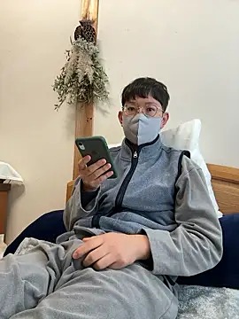 Snapshot of tom19899q chatting on November 29, 2025, 10:24 pm tom19899q online show from November 29, 2025, 10:24 pm