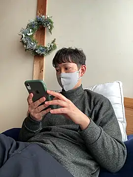 Snapshot of tom19899q chatting on December 18, 2025, 5:35 am tom19899q online show from December 18, 2025, 5:35 am