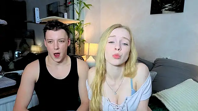 Snapshot of Emily0303 chatting on October 18, 2025, 3:09 am Emily0303 online show from October 18, 2025, 3:09 am