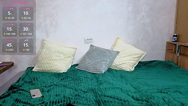 Snapshot of Emily0303 chatting on October 28, 2025, 6:10 pm Emily0303 online show from October 28, 2025, 6:10 pm