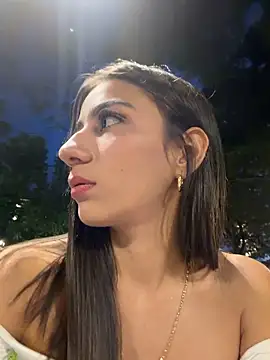 -juicy  online show from May 20, 2026, 11:33 pm