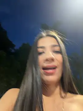 -juicy  online show from May 24, 2026, 11:32 pm