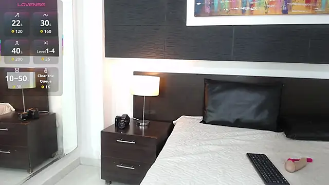 VioletLux online show from November 22, 2025, 7:46 pm