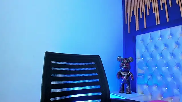 Scarlet fx online show from September 16, 2025, 7:04 pm