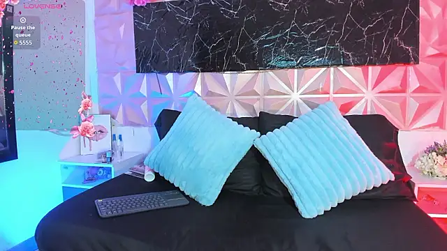 Scarlet fx online show from February 5, 2026, 12:54 pm