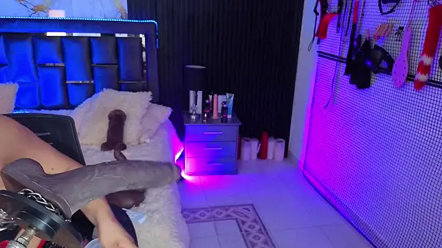 Issafoxx online show from February 21, 2026, 12:28 pm