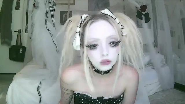 bl0odsyring3 online show from April 9, 2026, 6:57 pm