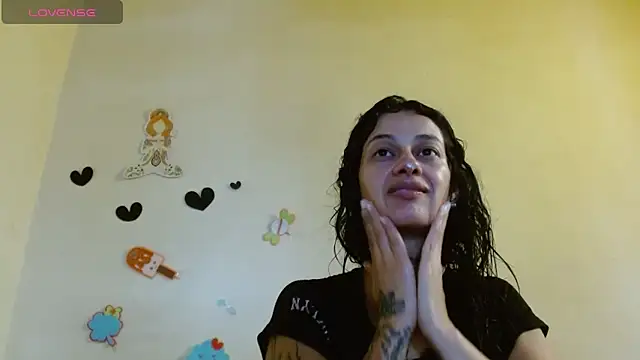 Snapshot of Akasha001 chatting on November 20, 2025, 6:40 pm Akasha001 online show from November 20, 2025, 6:40 pm